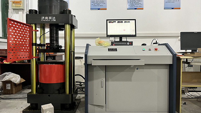 萬能試驗機、壓力試驗機等安裝調試完成